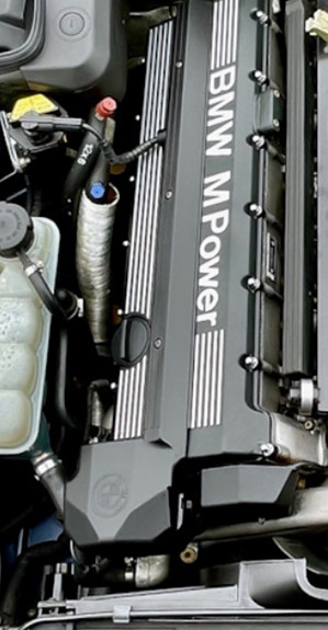 Bmw M5 moottorin johtosuoja