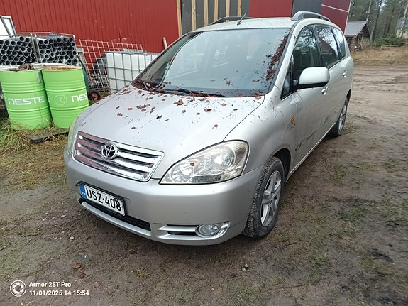 Myydään osina Avensis verso D4D