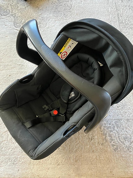 Myydään Britax Römer Primo turvakaukalo + jalusta
