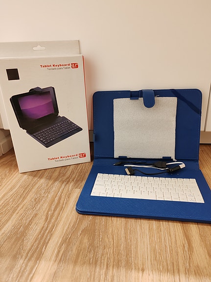 Kotelo näppäimistöllä 10" tableteille
