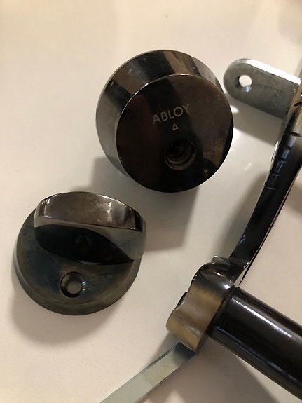 Abloy ulko-oven lukko ja painikkeet