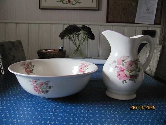 Vati ja kannu Burleigh Staffordshire englantilaista painavaa posliinia