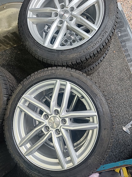 Tesla model 3 nastarenkaat vanteilla