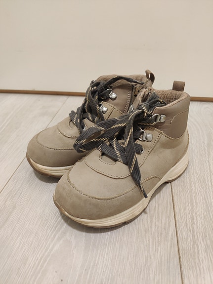 Lasten kengät 25 (Zara)