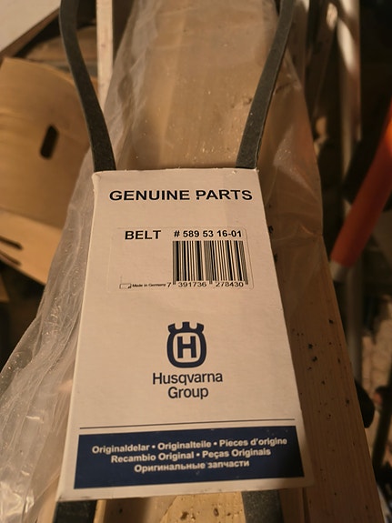 Husqvarna riderin hihnat