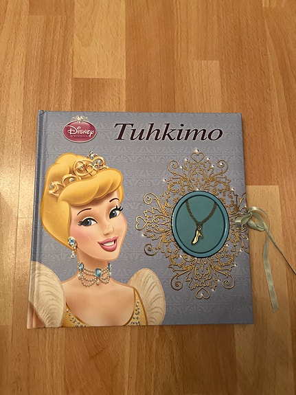 Disney Tuhkimo kirja + koru