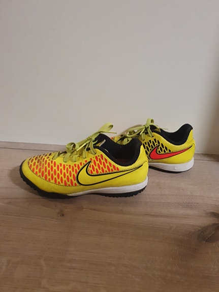 Nike turf Jalkapallokengät 31,5