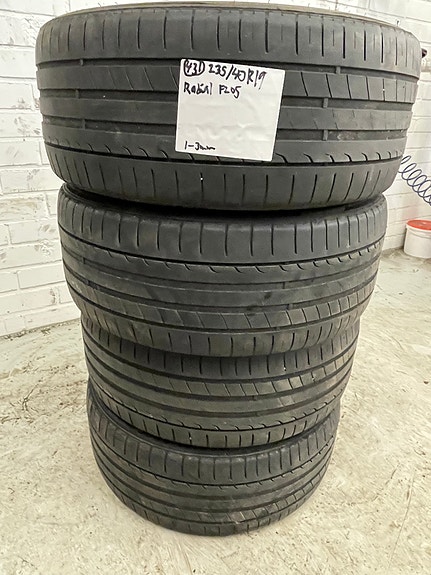 235/40R19 radial f205
