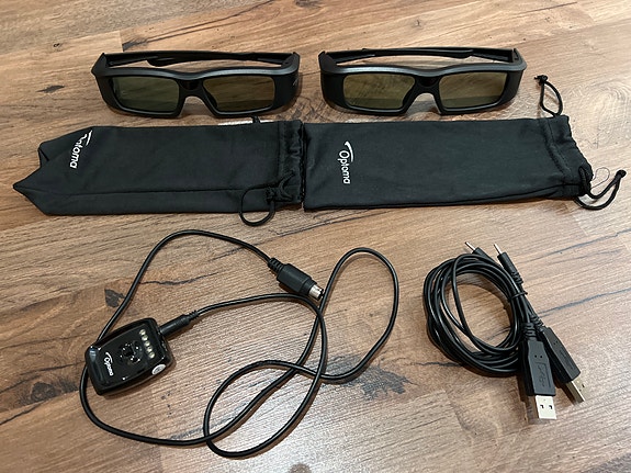 Optoma 3D-lasit ja RF-lähetin