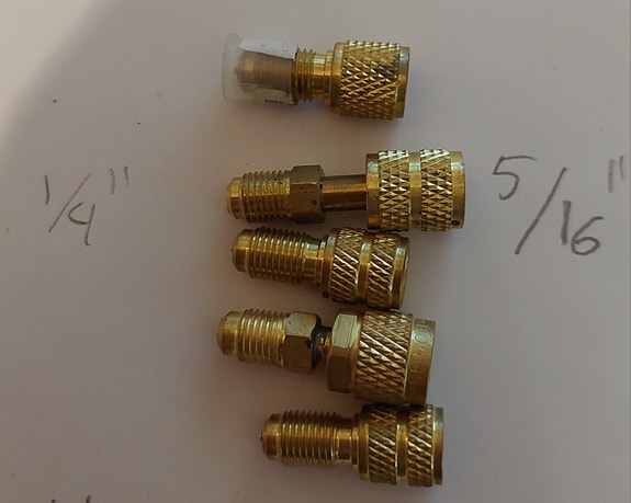 Ilmalämpöpumppu adapteriliitin.
