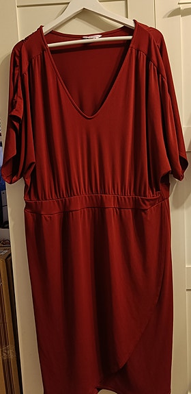 Glamorosa viininpunainen mekko 52