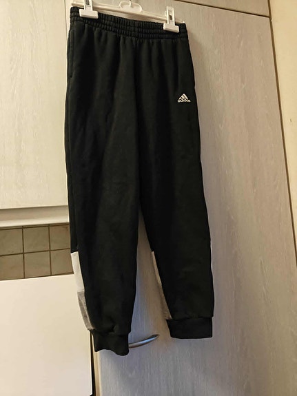 Adidas lasten verkkarit musta koko 140 pojat