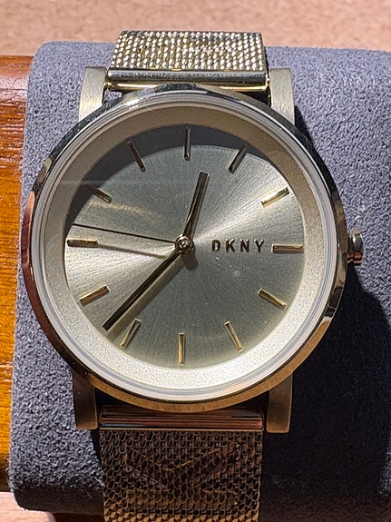 DKNY NY2621 kultasävyinen naisten rannekello – tyylikäs minimalistinen design