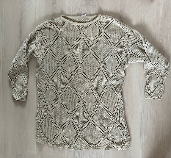 Vaalea beige neulepaita