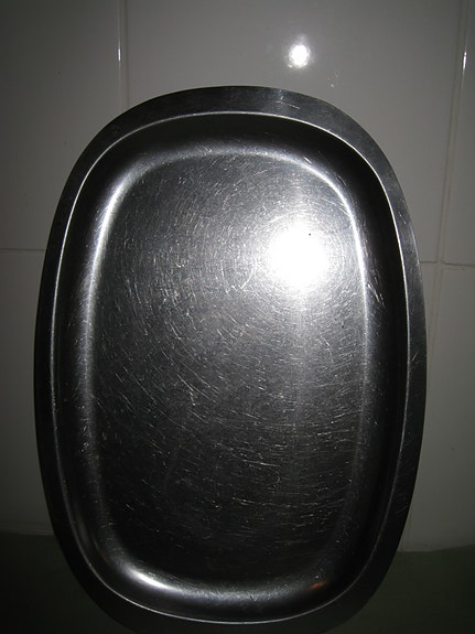Metallinen tarjotin