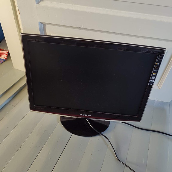 Näyttö 22" (TV)