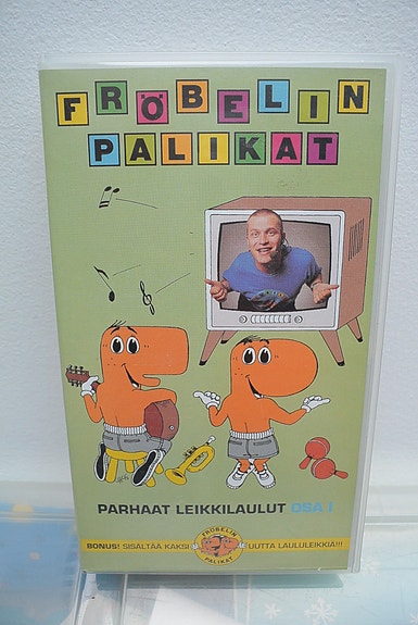 2 kpl Fröbelin palikat VHS kasetteja osa 1 ja osa 2 hinta yhteensä 5eur