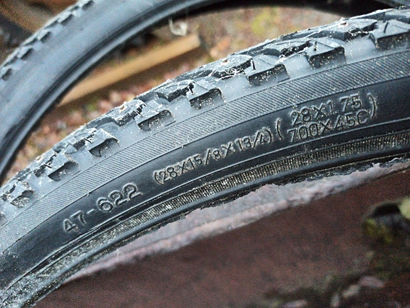 Polkupyörän nastarenkaat 28"