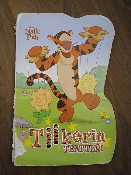 Myydään nalle puh tiikerin teatteri