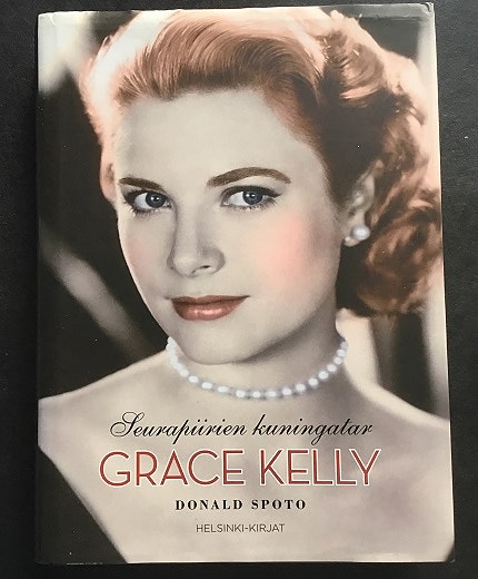 Grace Kelly, Seurapiirien kunngatar