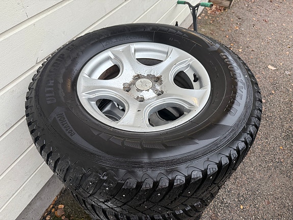 Land Rover Discovery 2 vanteet nastarenkailla 265/70R16