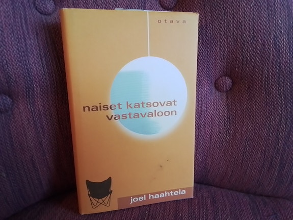 Joel Haahtela: Naiset katsovat vastavaloon (signeerattu)