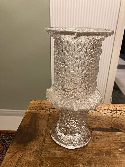 Iittala Nardus, Timo Sarpaneva, korkeus 26 cm, leveys 13 cm