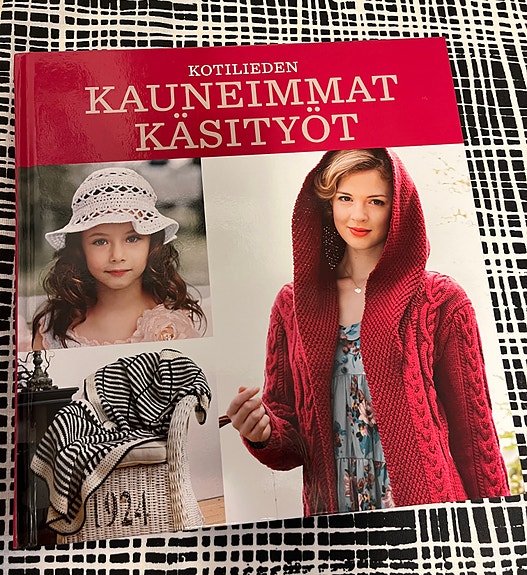 Kotilieden kauneimmat käsityöt -kirja