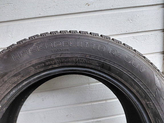 Nokian hakkapeliitta R3 SUV kitkarenkaat, 235/60 R18.