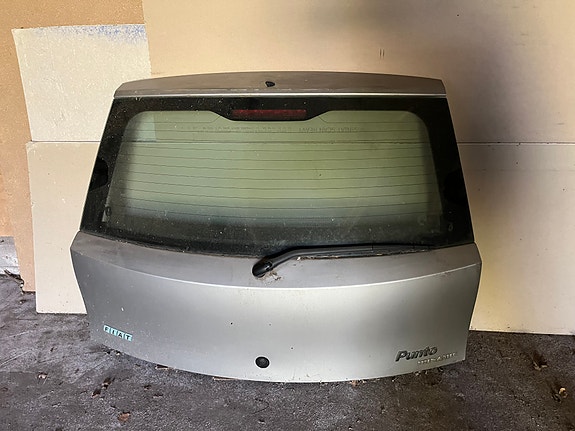 Fiat Punton takaluukku ja muuta osaa