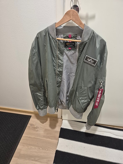Alpha Industries bomber takki