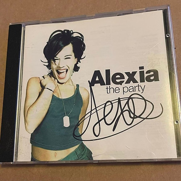 Alexia - The Parcy cd-kansi nimikirjoituksella