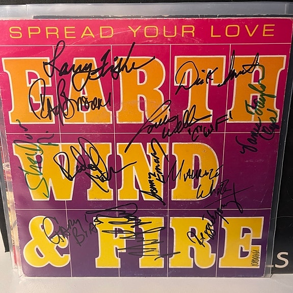 Earth Wind & Fire 7" single nimikirjoituksilla