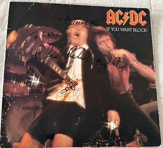 AC/DC -nimikirjoituksia