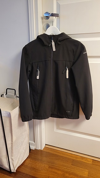 Icepeak musta softshell takki, 152cm