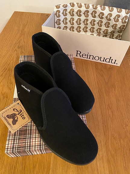 Reino&Aino tossut uusi kokomusta malli