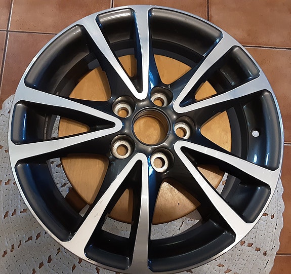 1kpl Toyota Verso 2014 alumiinivanne