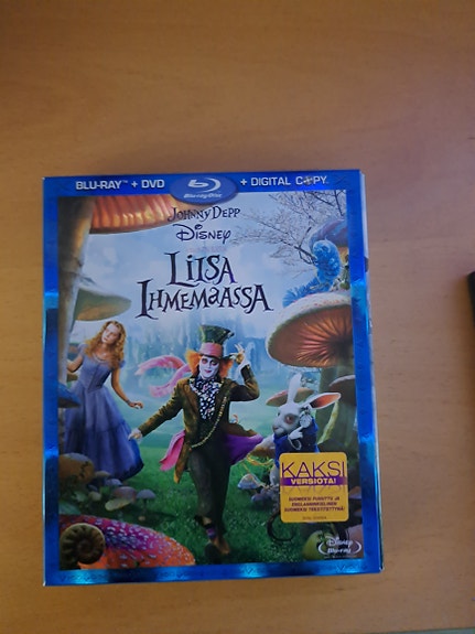 Liisa Ihmemaassa Blu-ray+dvd+digital copy uudenveroinen