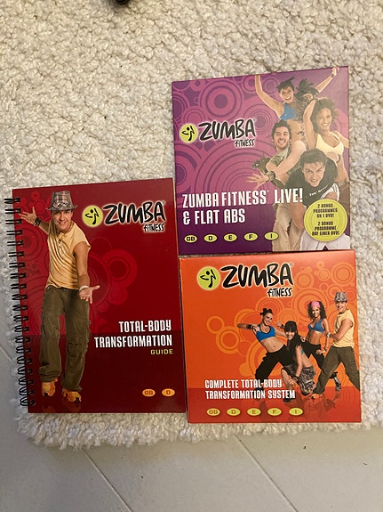 Zumba Zumba Fitness DVD Paketti, opas ja 4 kpl DVD:tä
