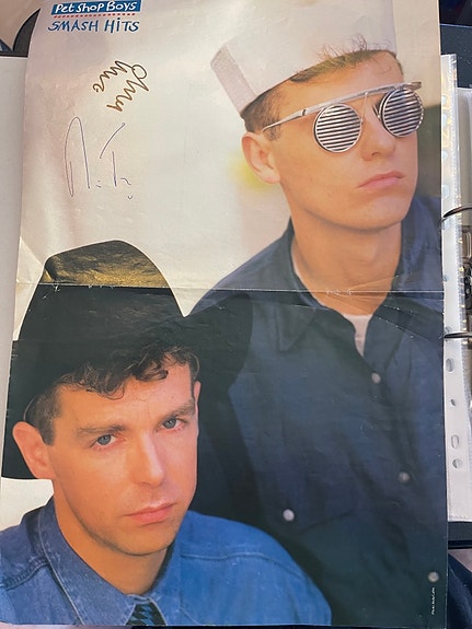 Pet Shop Boys 2-sivuinen juliste nimikirjoituksilla
