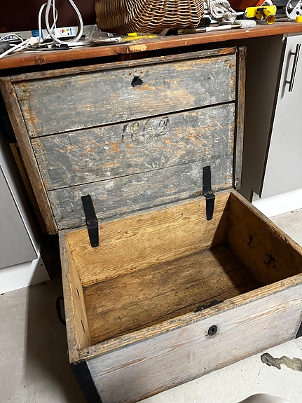 1800 luvun kirstu/ matka-arkku