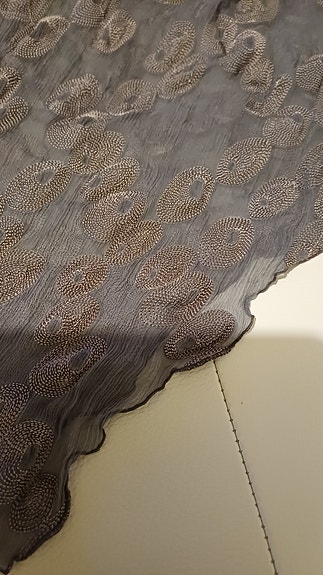 Upea kolmio huivi 190x40cm koristekuviot päälle ommeltu