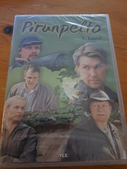 Pirunpelto kausi.1 käyttämätön(muoveissa)10€+6posti/nouto