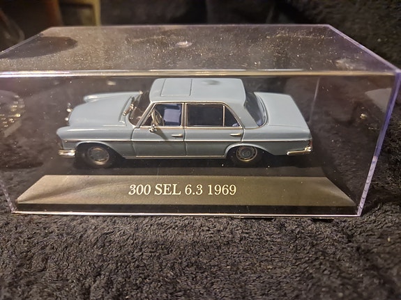 Mercedes-Benz 300 SEL 6.3 1969 pienoismalli vaaleansininen