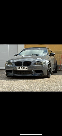 M3 E92 BMW etulippa musta