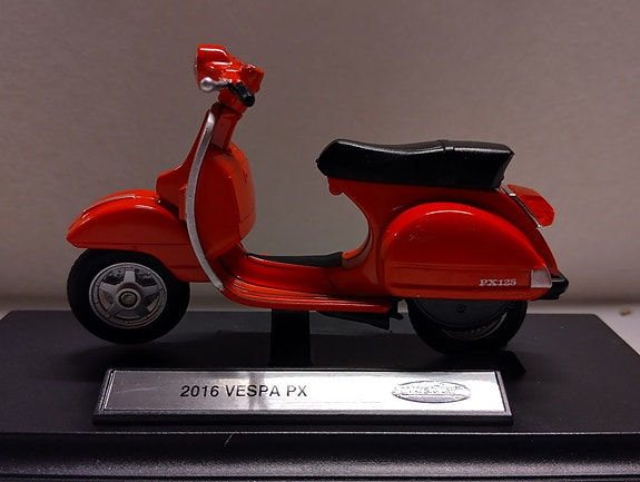 Pienoismalli Vespa PX 2016  1/18