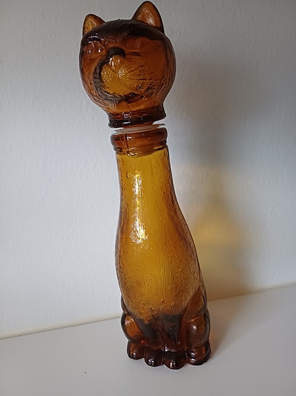 Vintage ruskea kissa-pullo