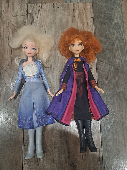 Anna ja Elsa nuket