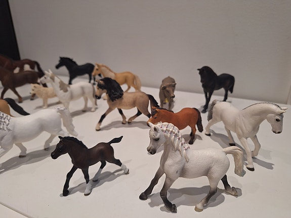 Schleich hevosia ja muita eläimiä