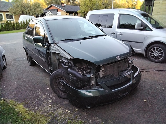 Suzuki Liana 4x4 osia 1,6 bensa